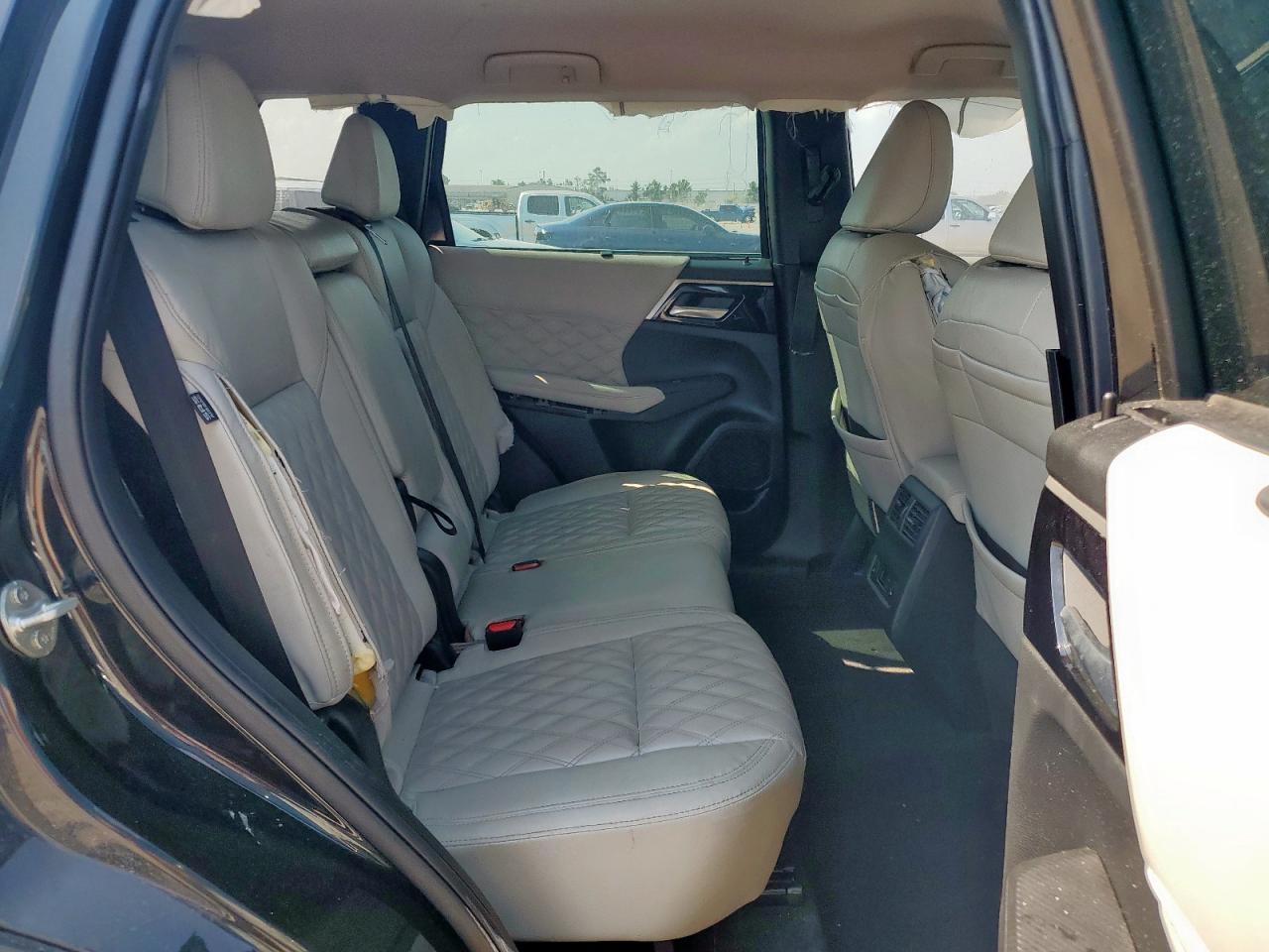 Mitsubishi Outlander Sel Image 2