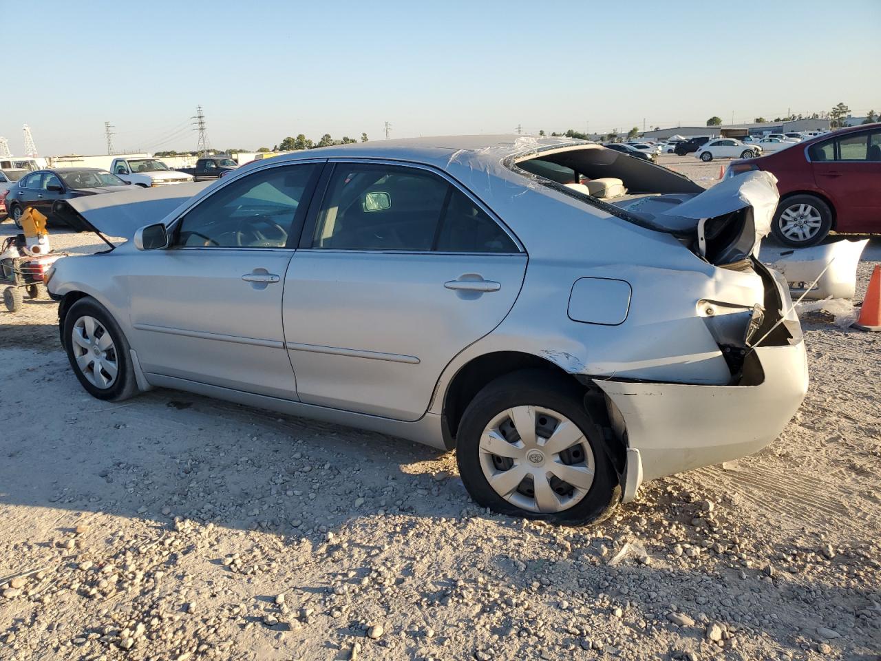 Toyota Camry Base Image 9