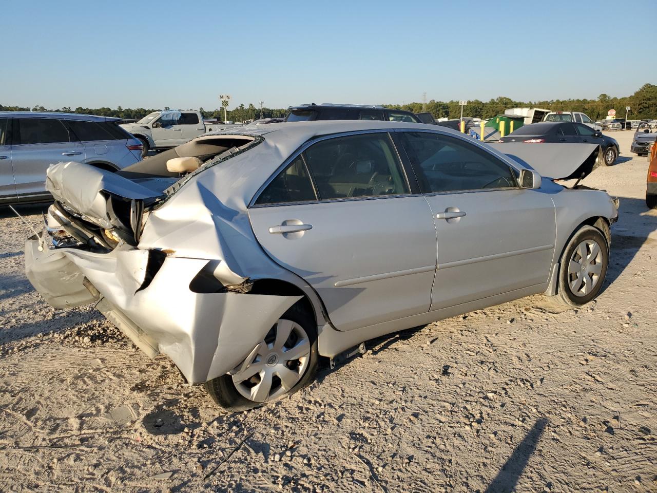 Toyota Camry Base Image 2