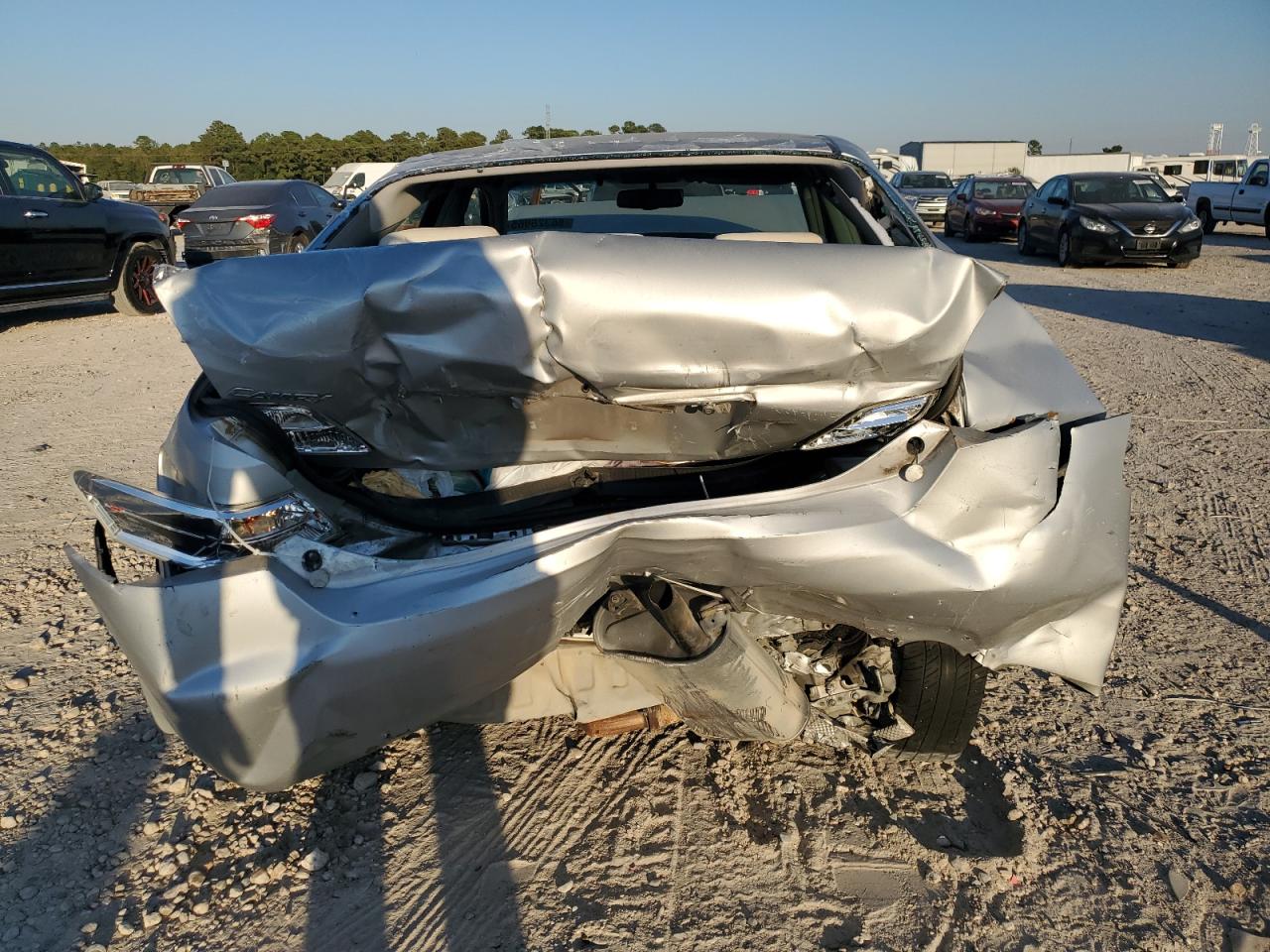 Toyota Camry Base Image 4