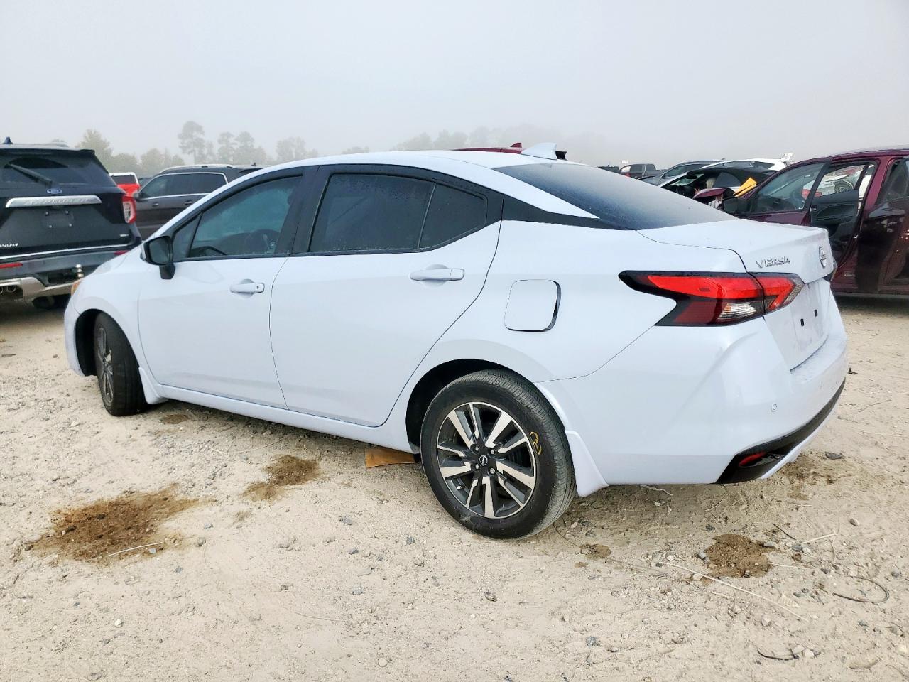 Nissan Versa Sv Image 2