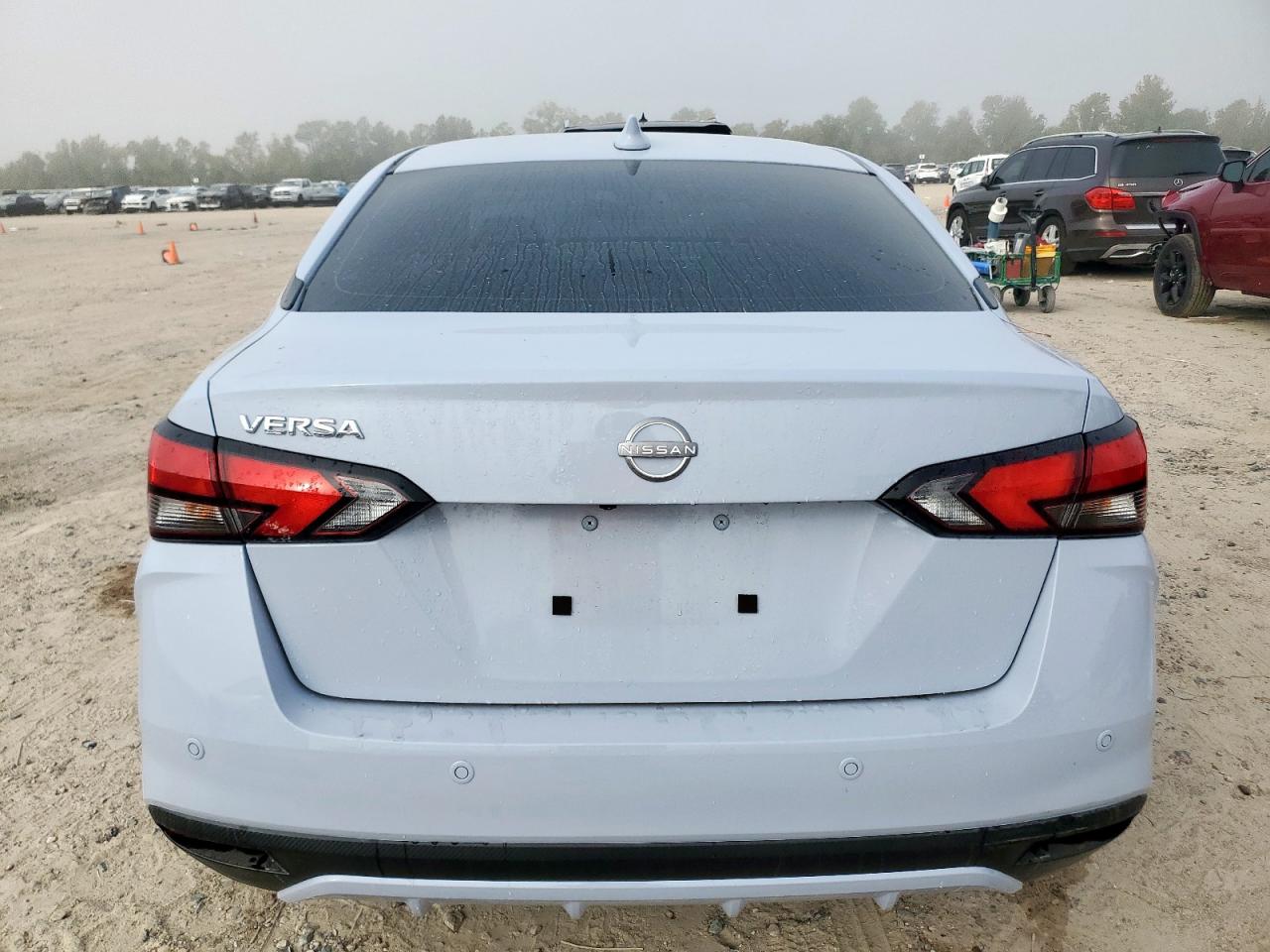 Nissan Versa Sv Image 3