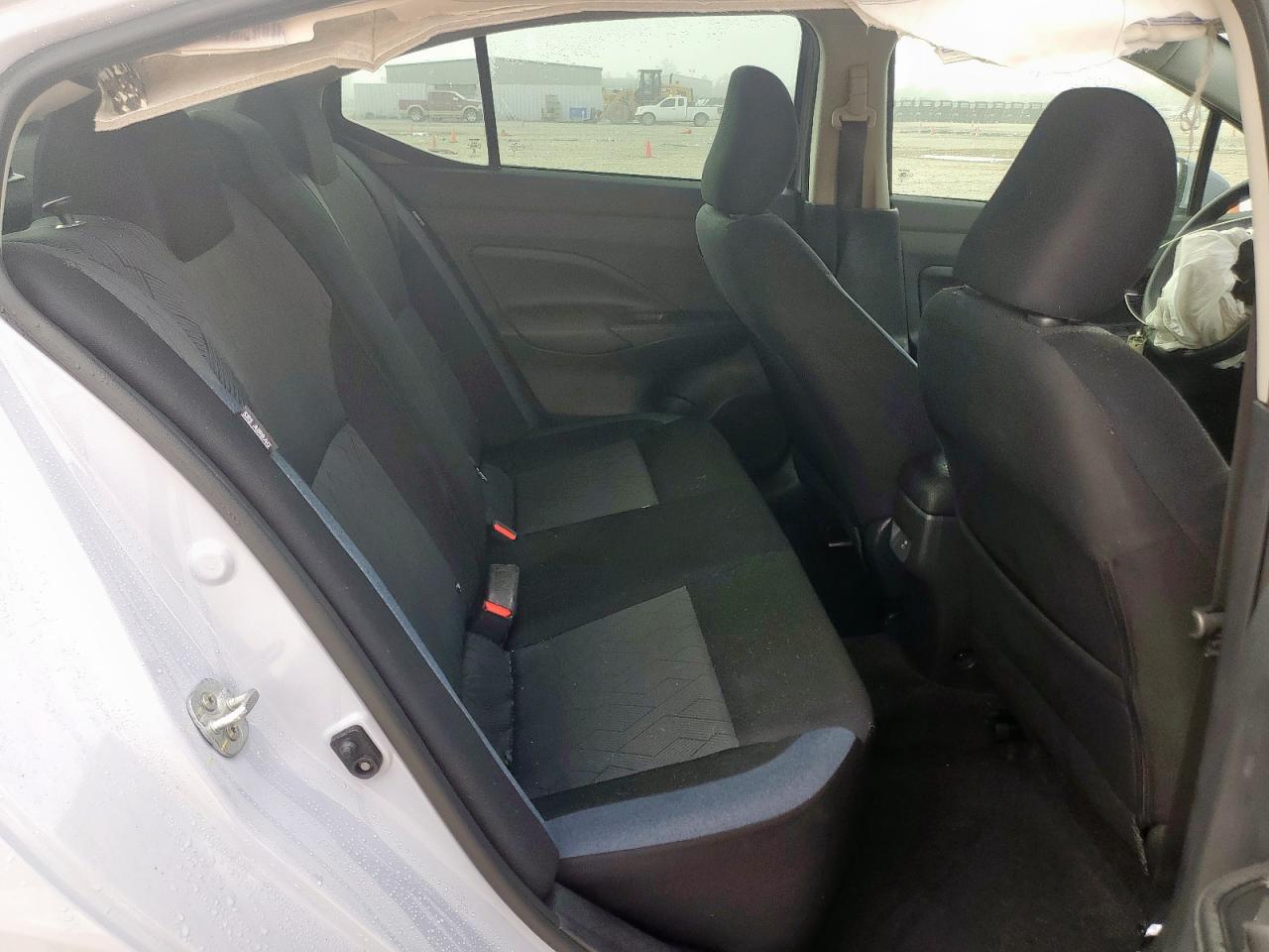 Nissan Versa Sv Image 9