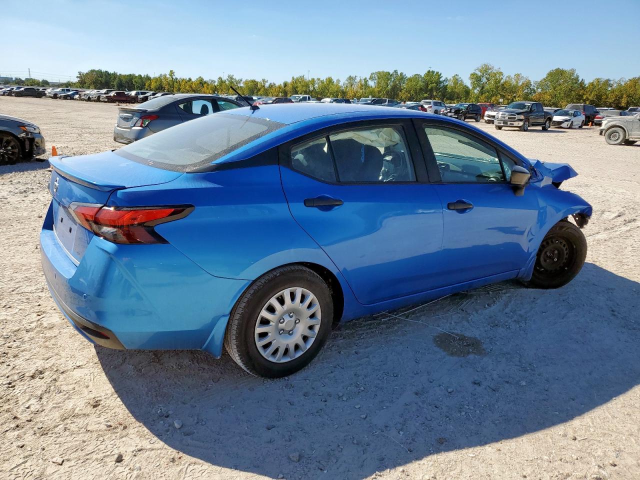 Nissan Versa S Image 5