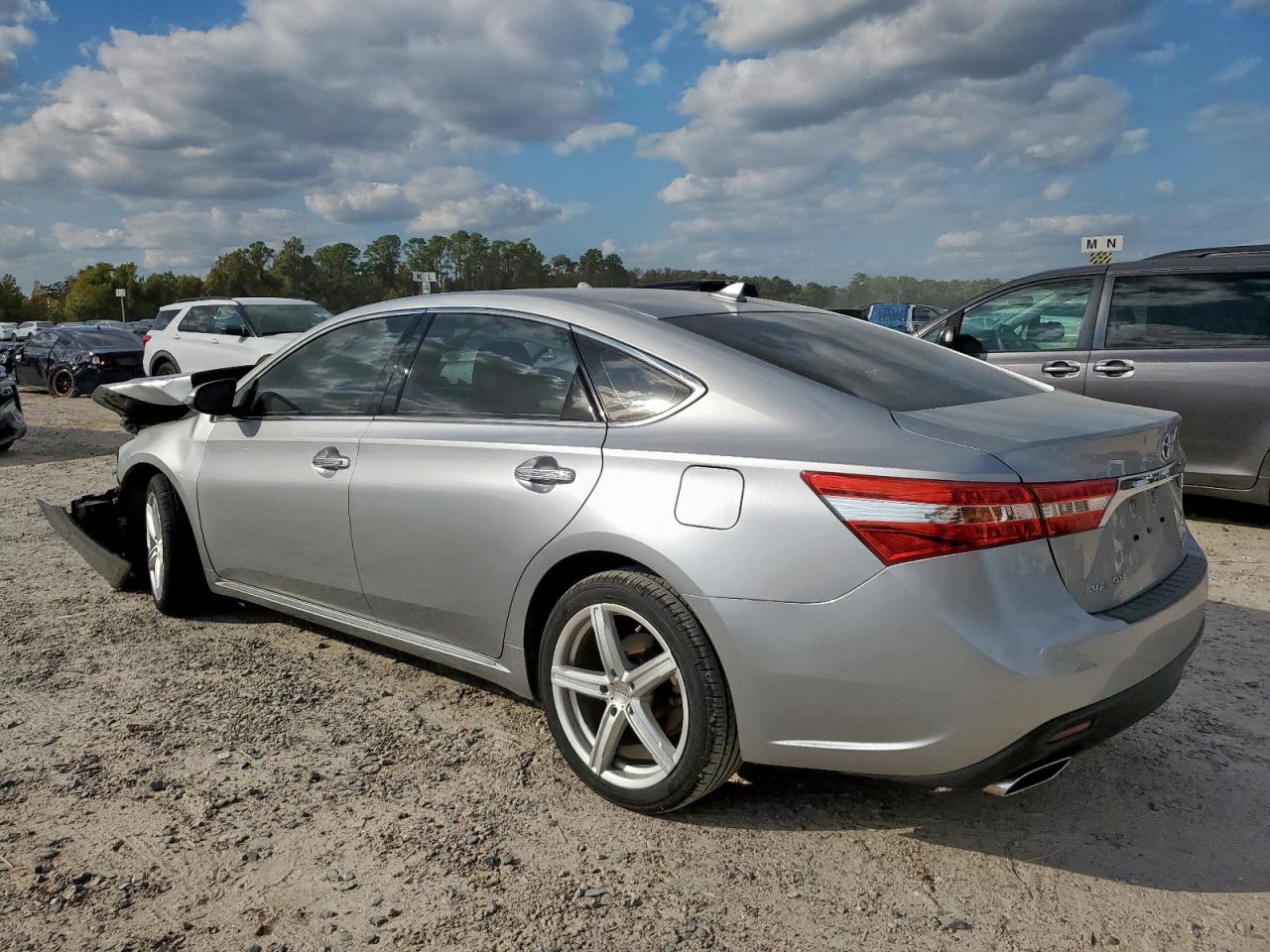 Toyota Avalon Xle Image 2