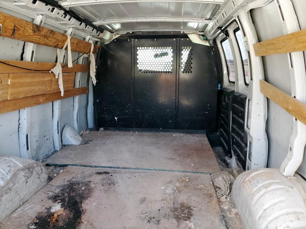 Chev Express Cargo 2500 1 Image 7