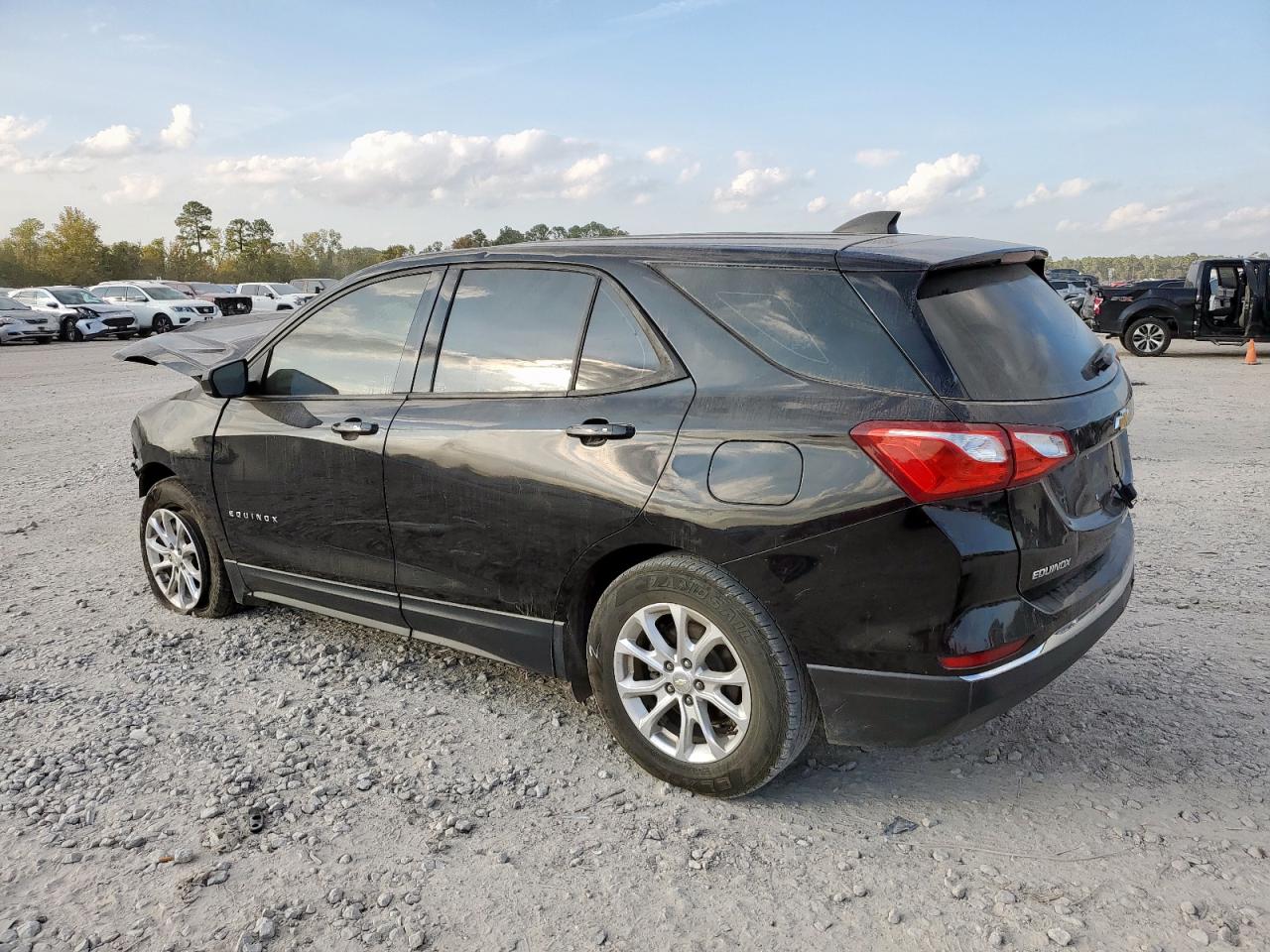 Chevrolet Equinox Ls Image 2