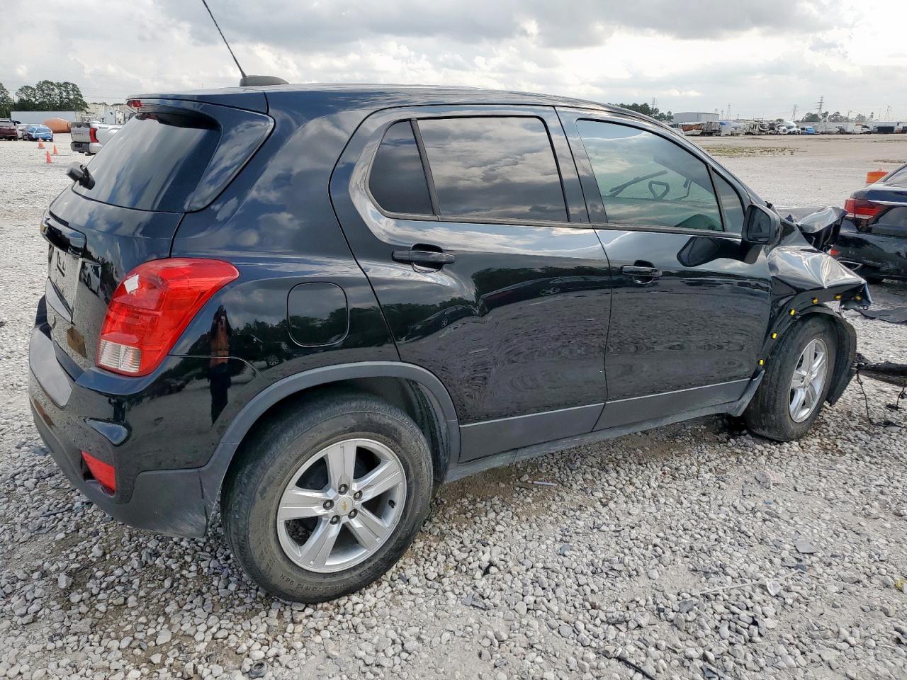 Chevrolet Trax Ls Image 3