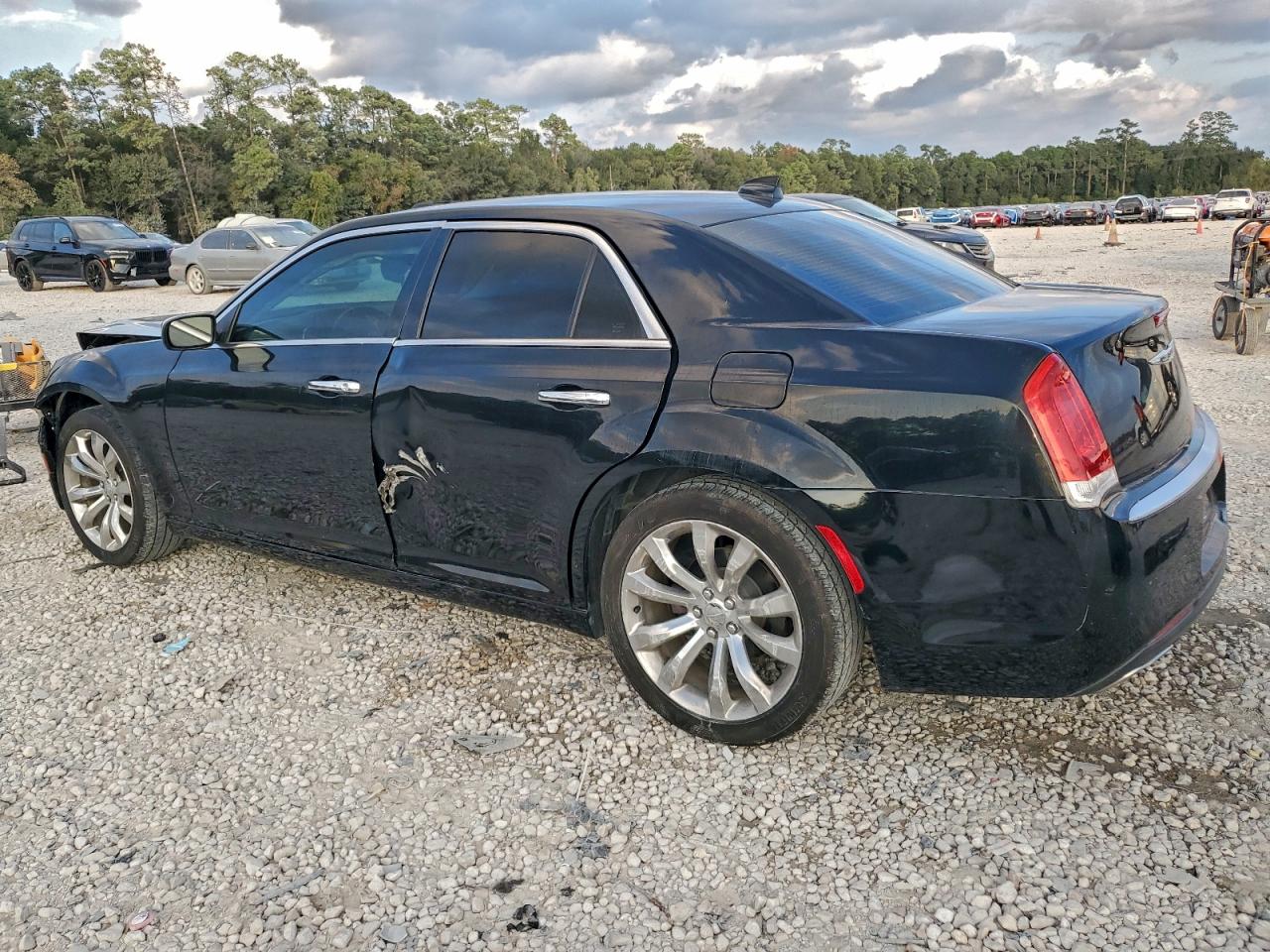 Chrysler 300 Limited Image 10