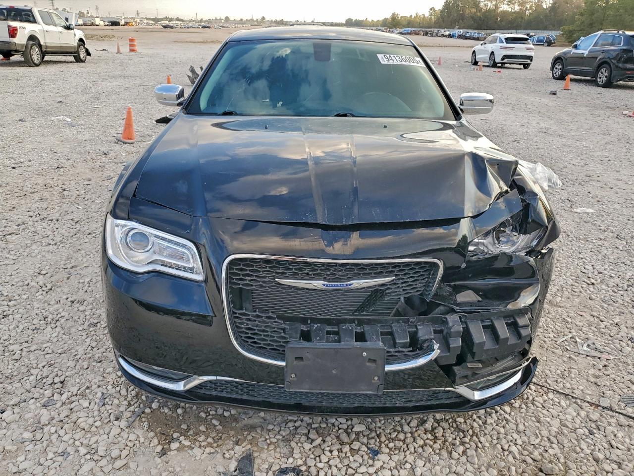 Chrysler 300 Limited Image 12