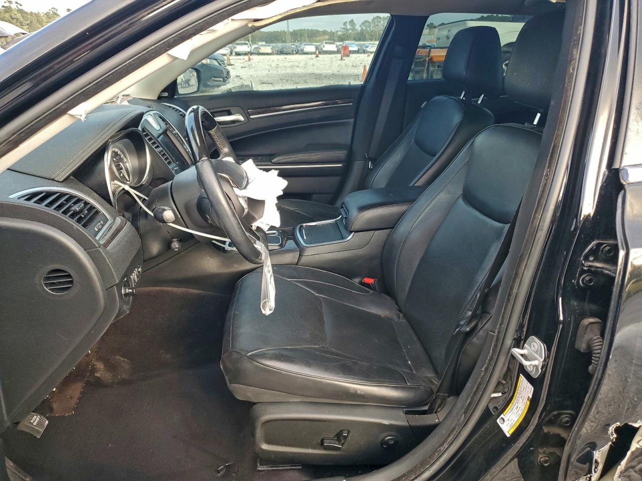 Chrysler 300 Limited Image 4