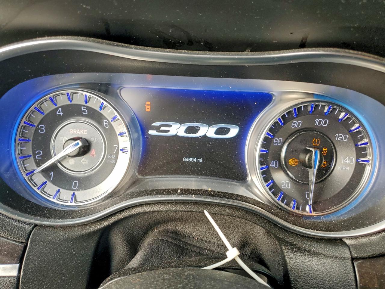 Chrysler 300 Limited Image 11