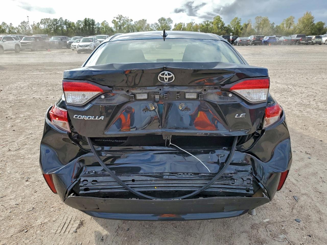 Toyota Corolla Le Image 9