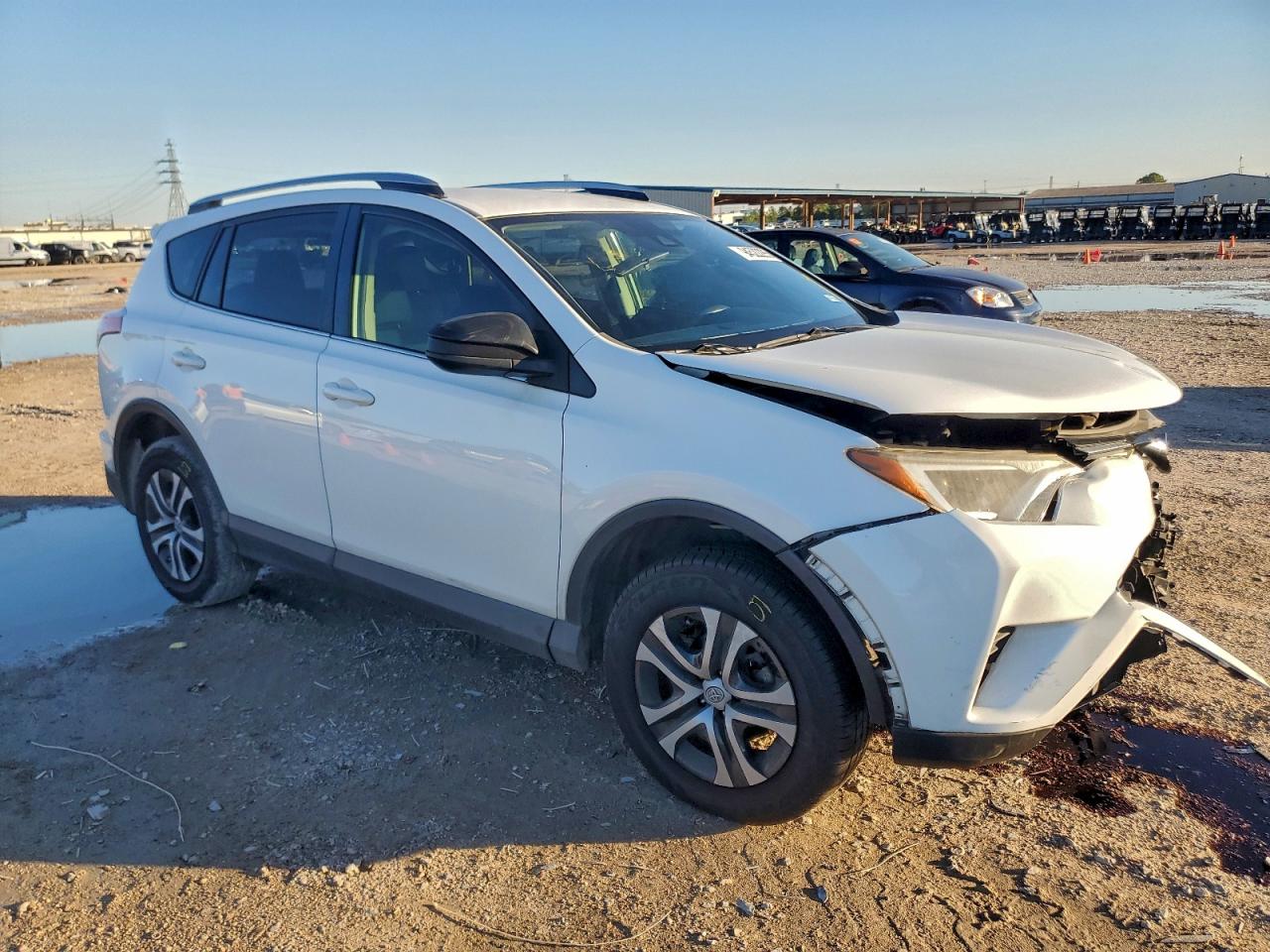 Toyota RAV4 Le Image 13