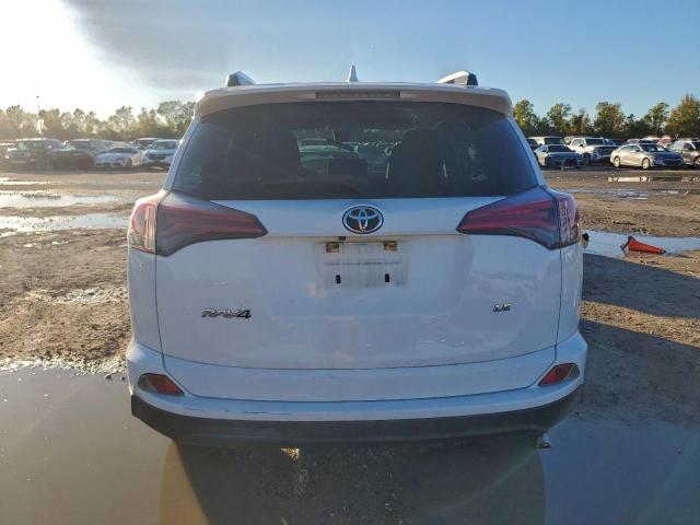 Toyota RAV4 Le Image 11