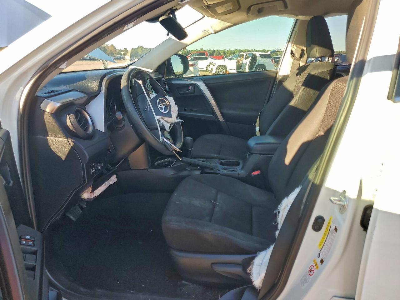 Toyota RAV4 Le Image 6