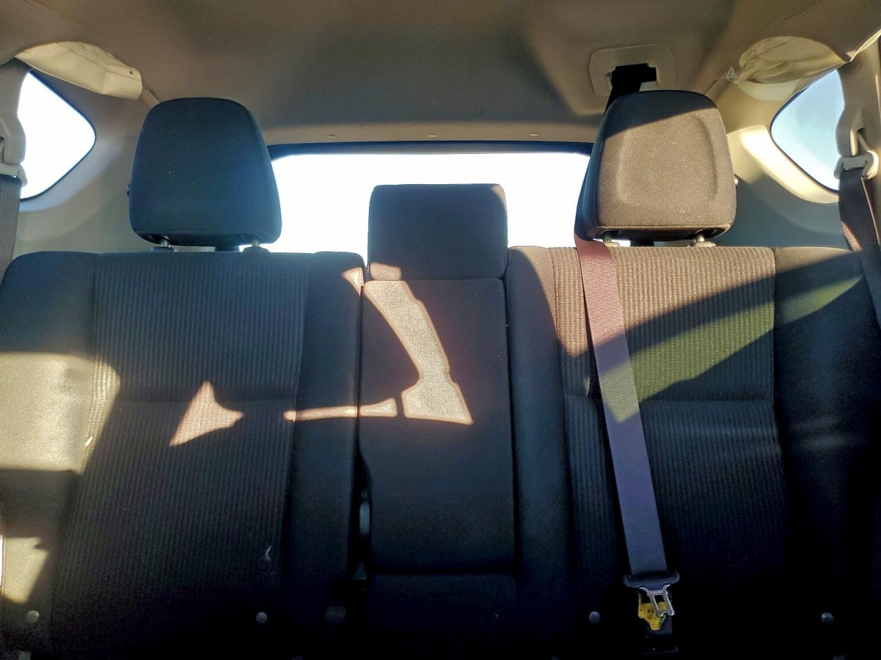 Toyota RAV4 Le Image 8