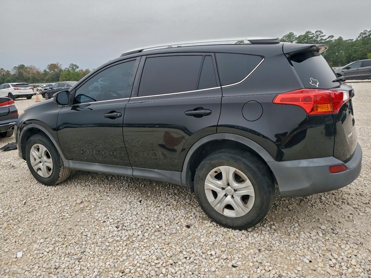 Toyota RAV4 Le Image 4