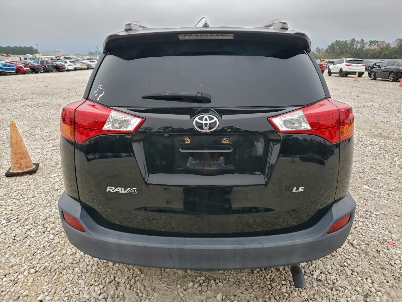 Toyota RAV4 Le Image 2