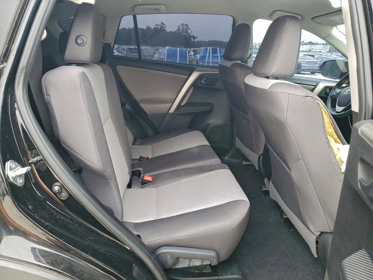 Toyota RAV4 Le Image 9