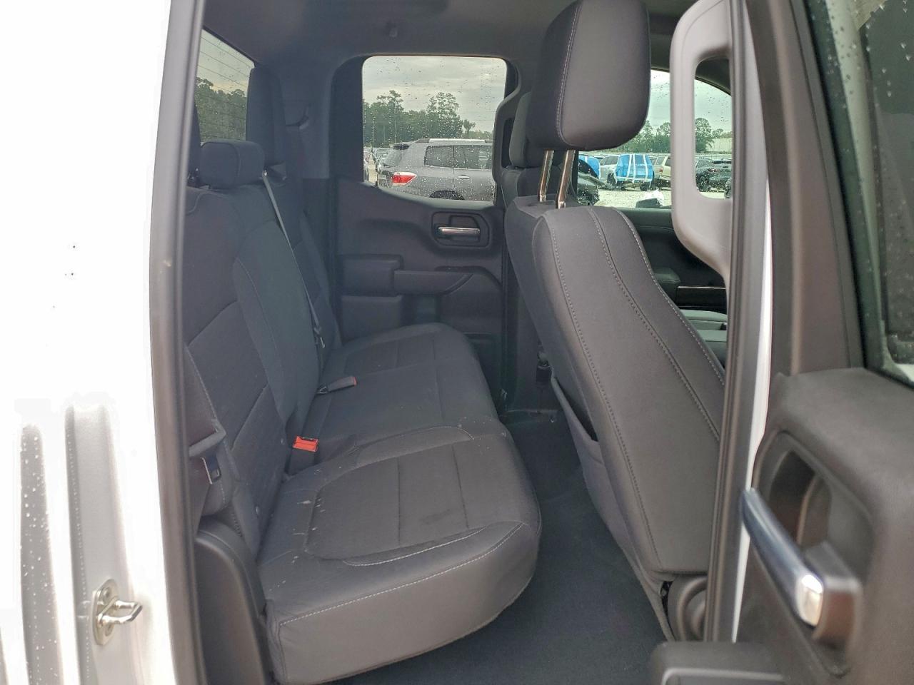 Chevrolet Silverado C1500 Lt Image 10