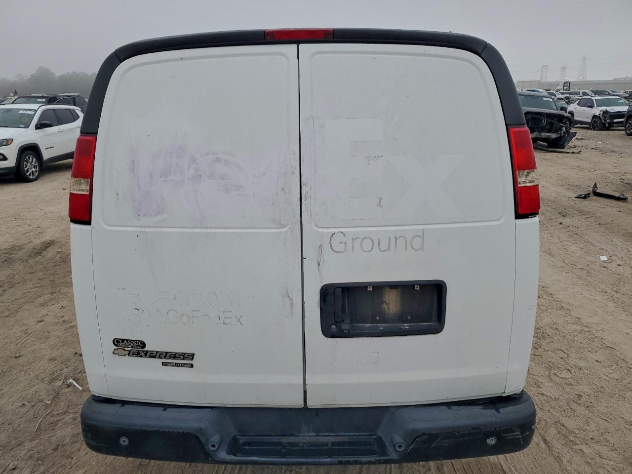 Chevrolet Express Image 2