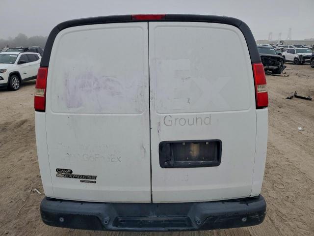 Chevrolet Express Image 2