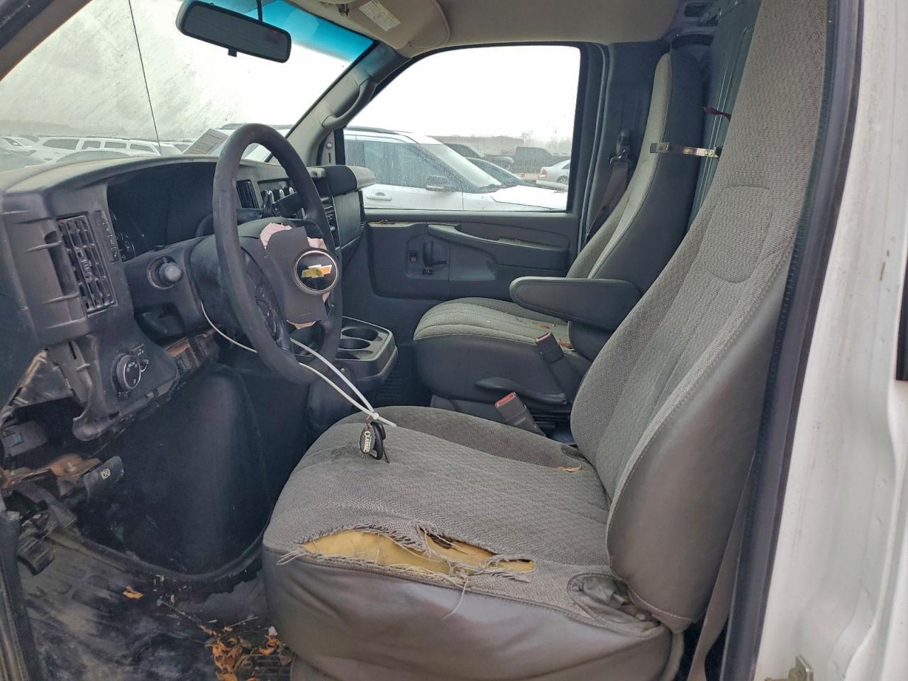 Chevrolet Express Image 4