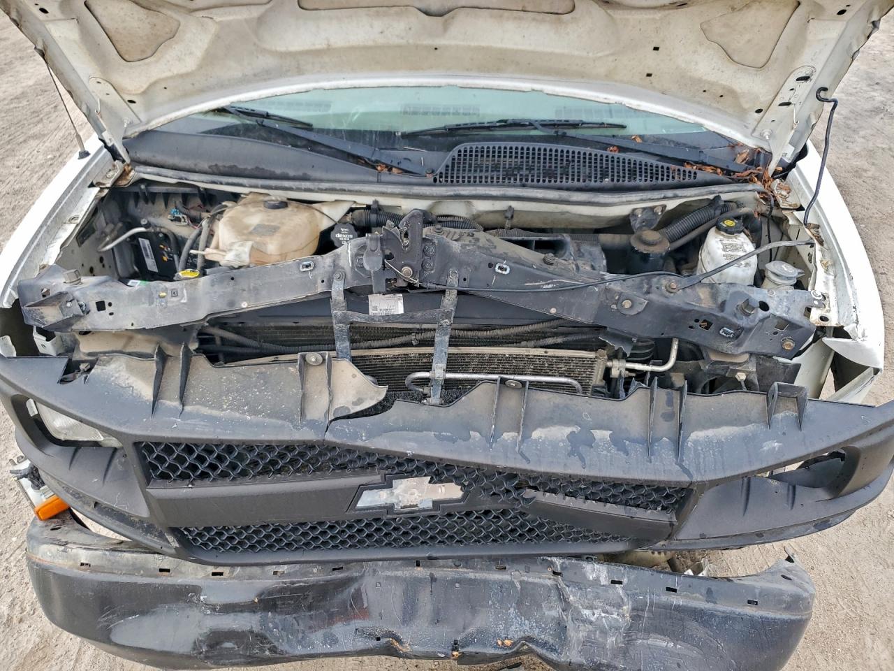 Chevrolet Express Image 12