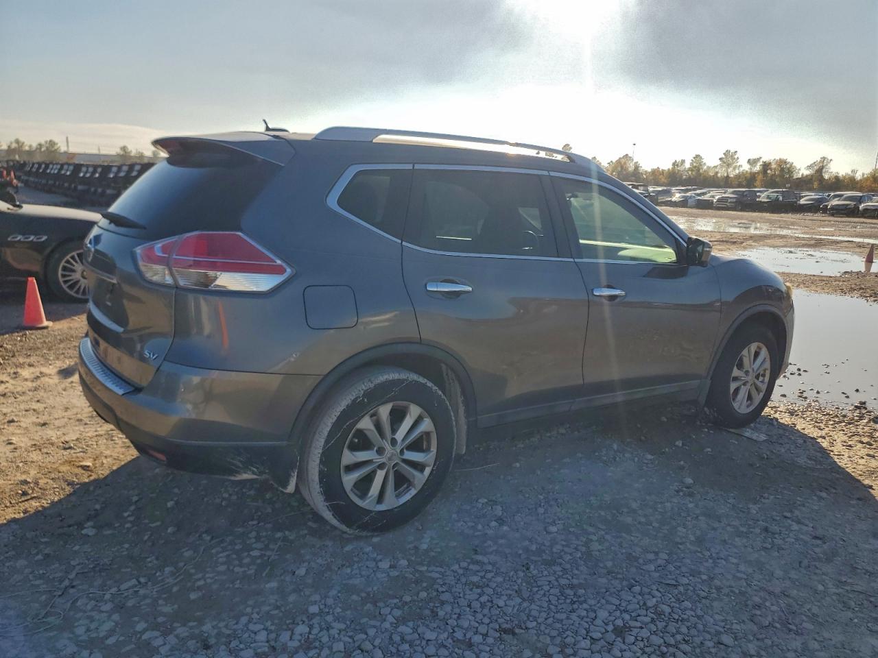 Nissan Rogue S Image 2