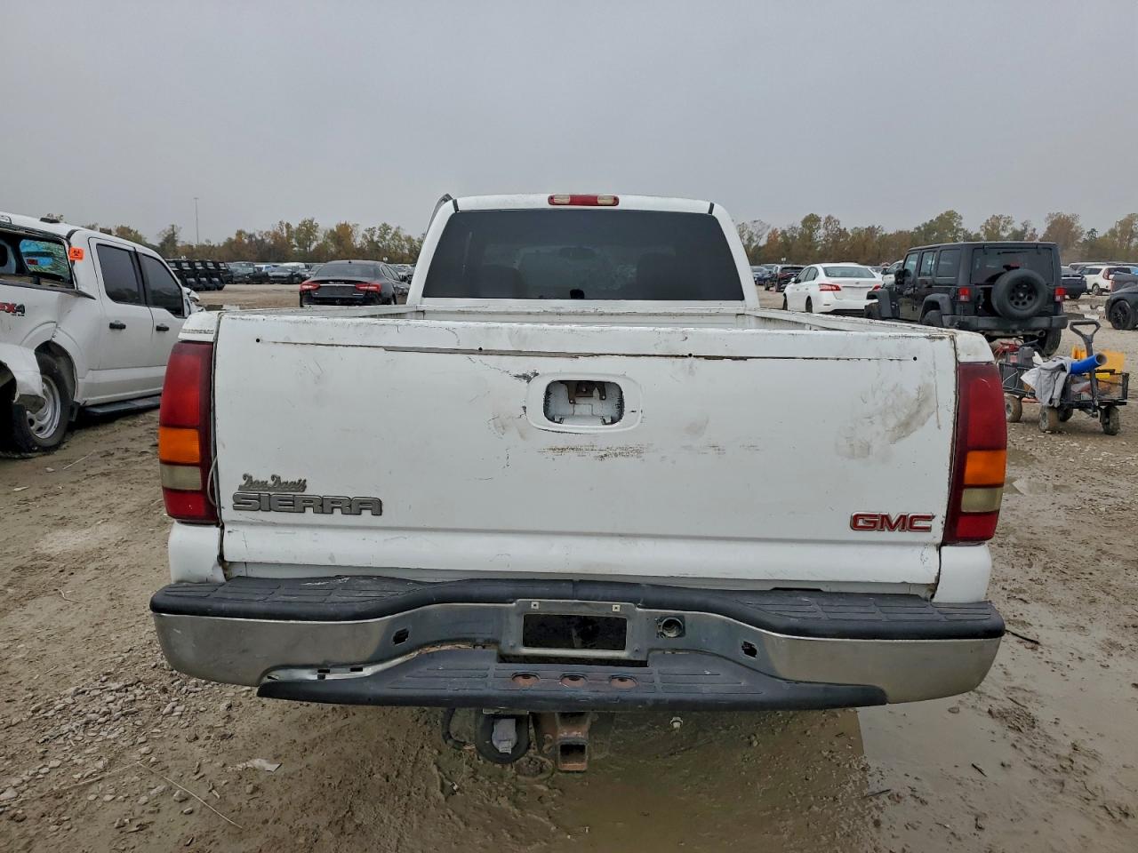 GMC Sierra C1500 Image 2
