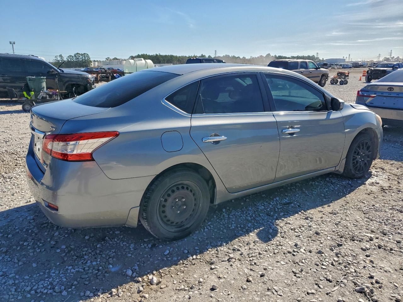 Nissan Sentra S Image 2