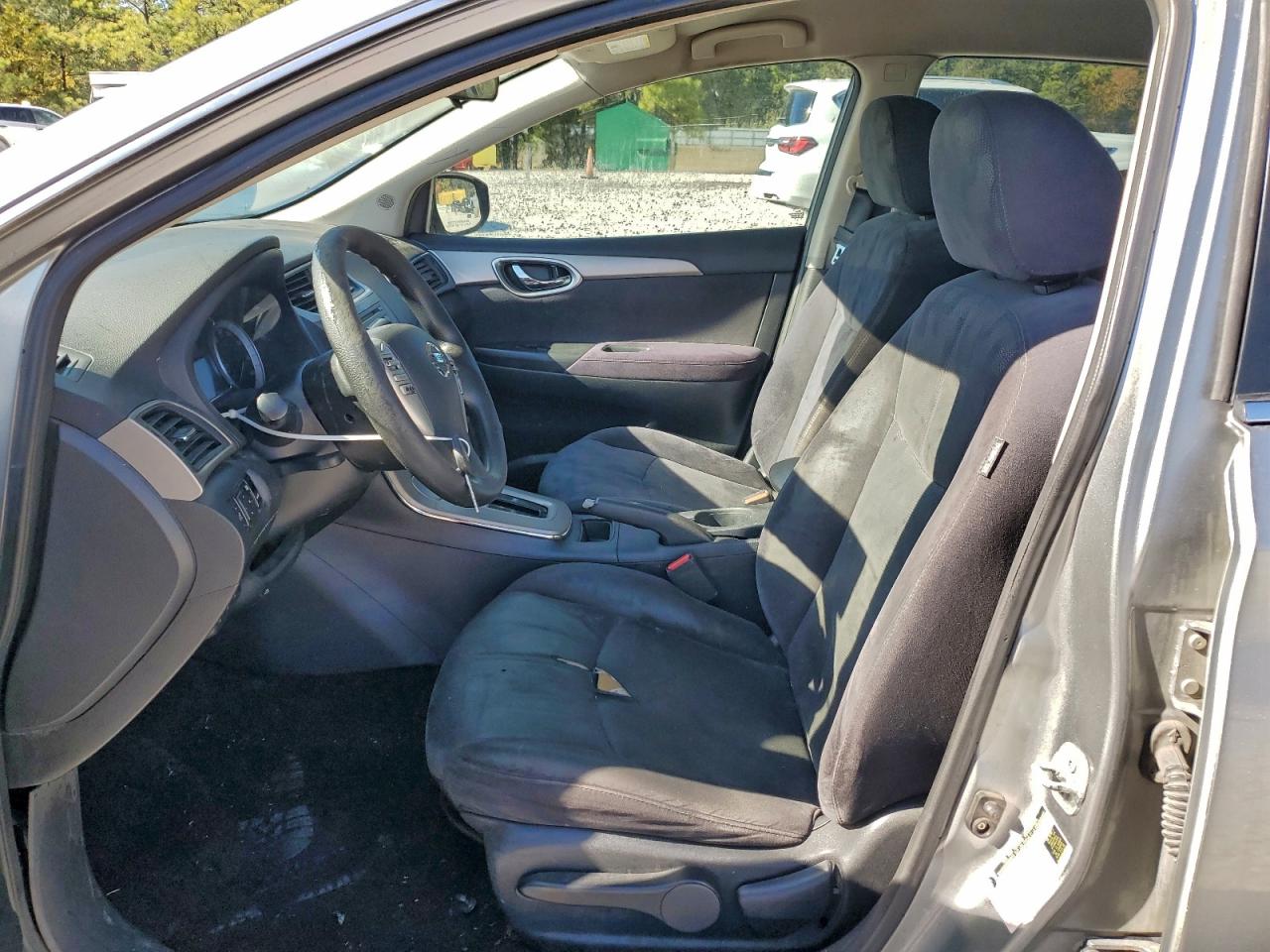 Nissan Sentra S Image 8