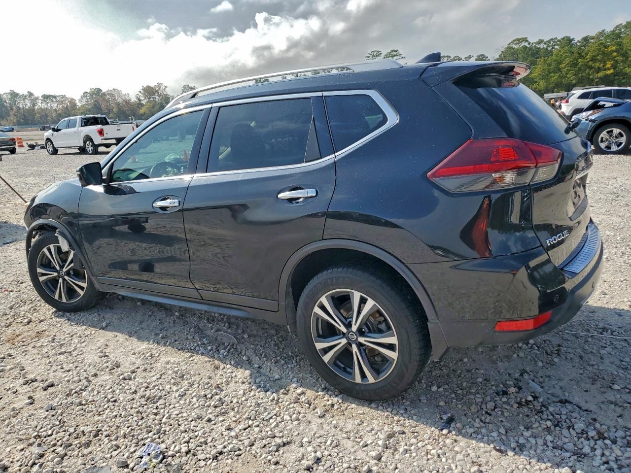 Nissan Rogue S Image 10