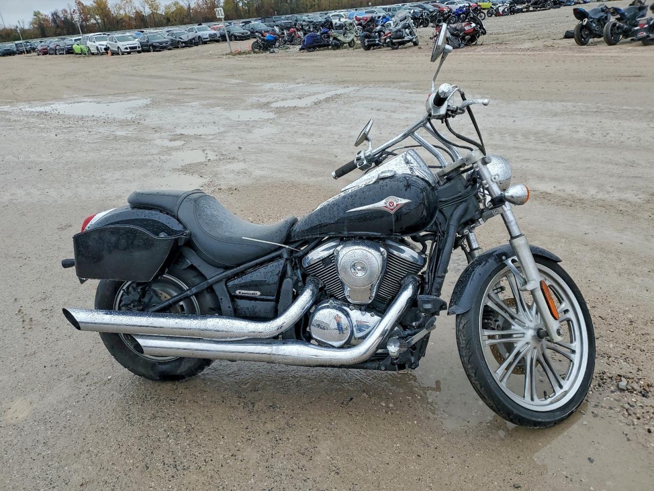 Kawasaki Vulcan 900 C Image 1