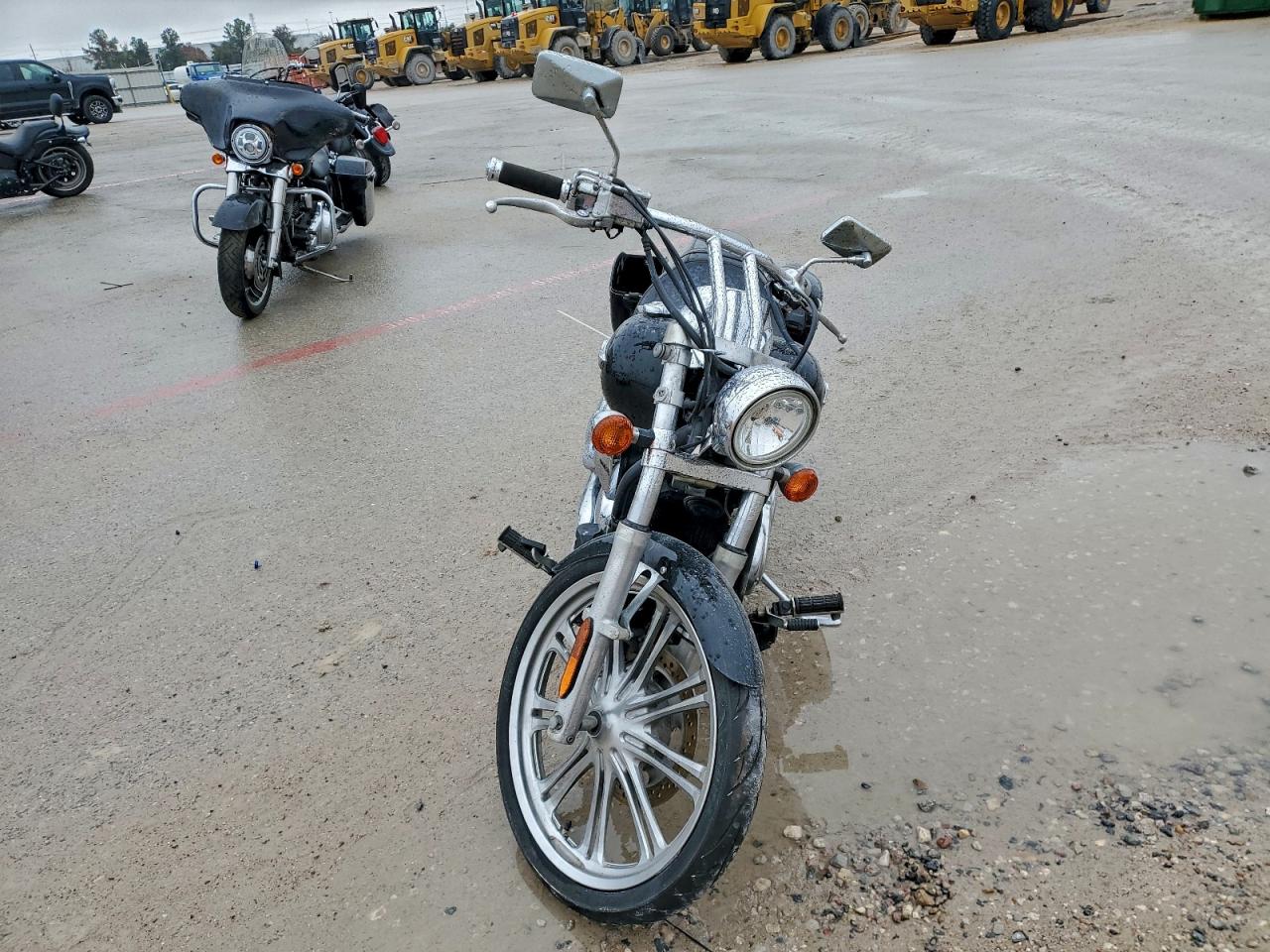 Kawasaki Vulcan 900 C Image 3