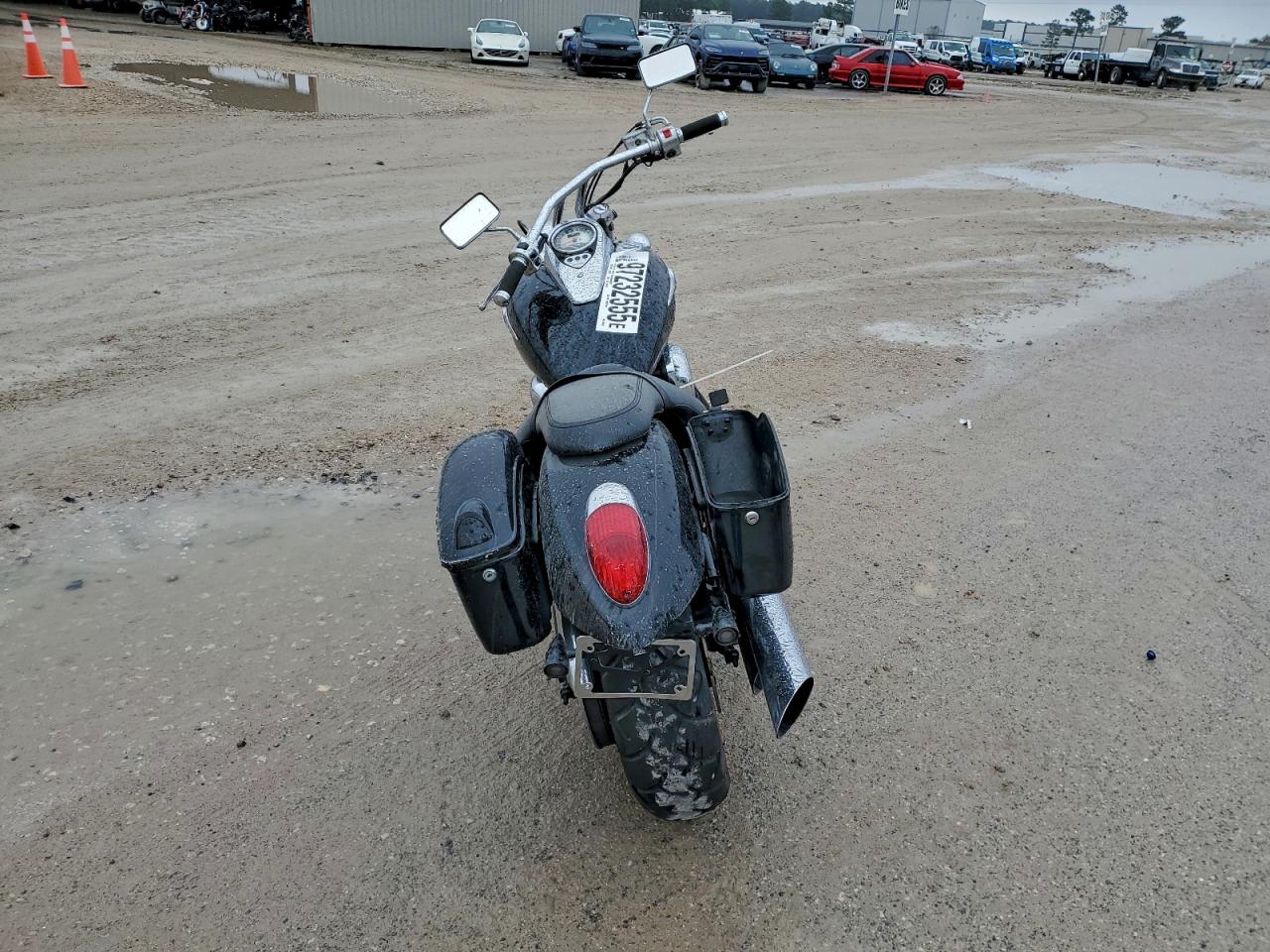 Kawasaki Vulcan 900 C Image 2