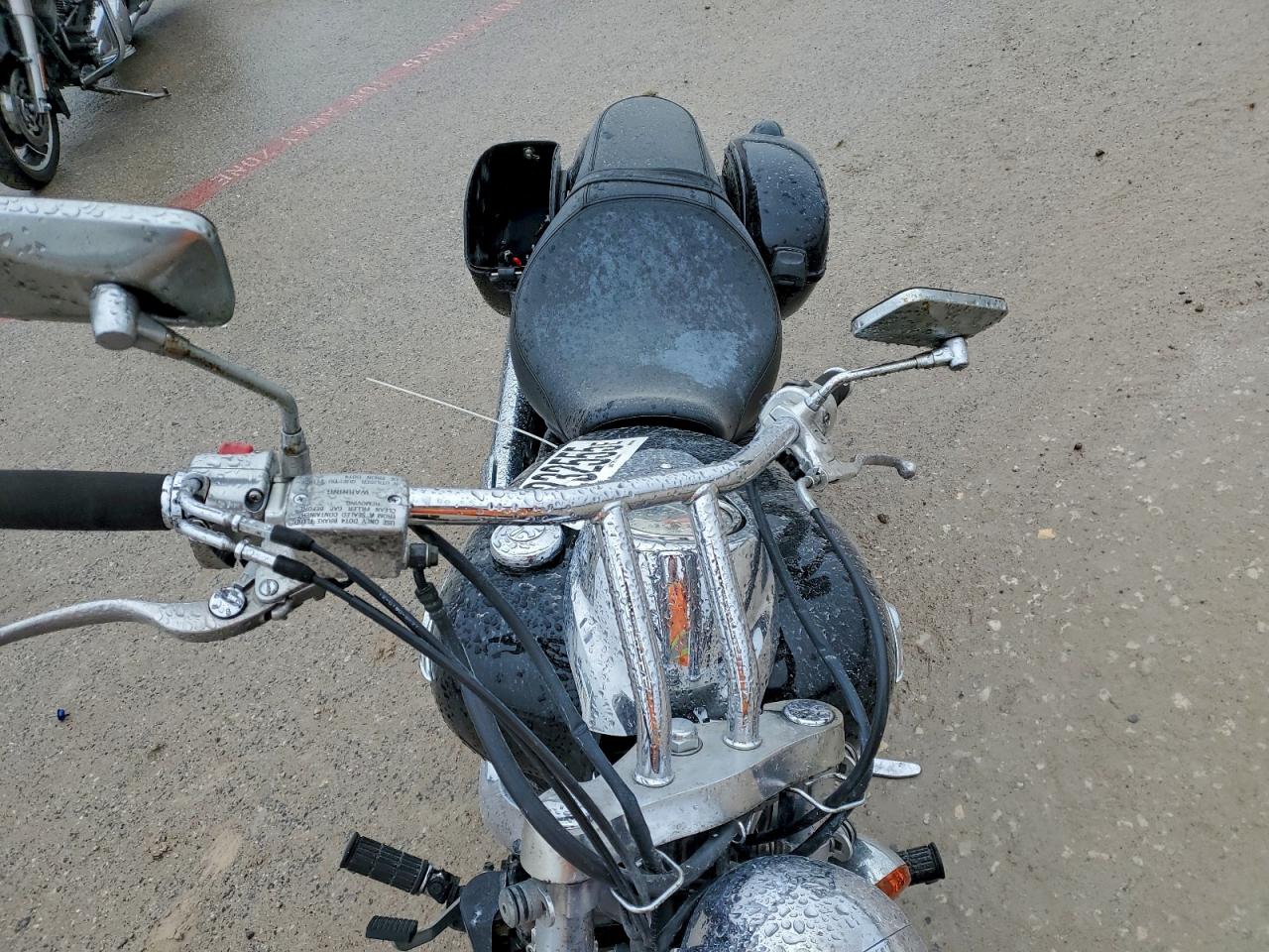 Kawasaki Vulcan 900 C Image 5