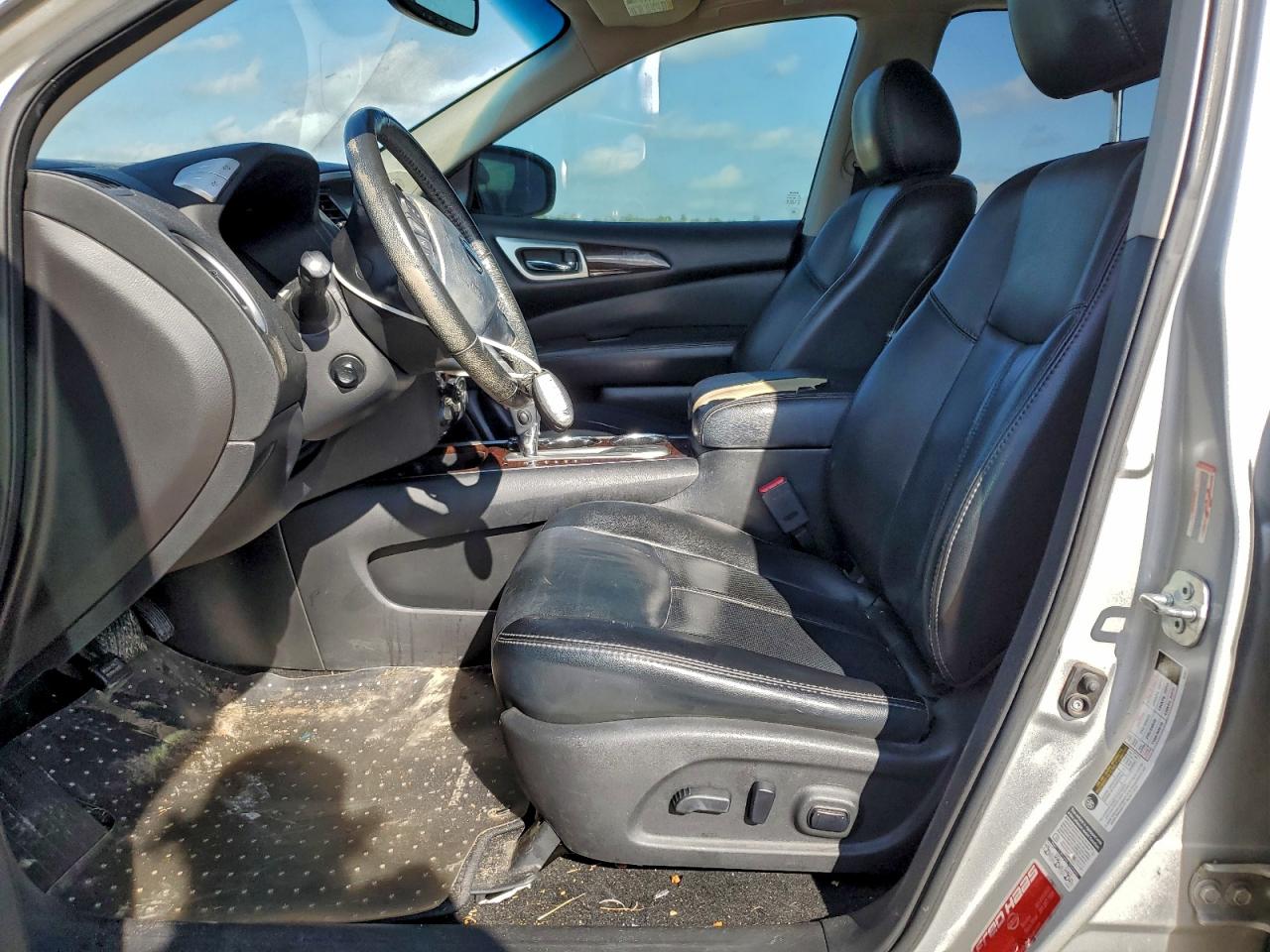 Nissan Pathfinder S Image 10