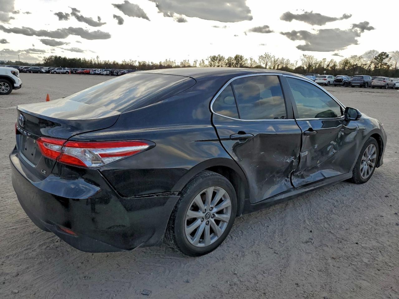 Toyota Camry L Image 6