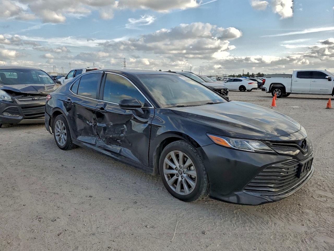 Toyota Camry L Image 2
