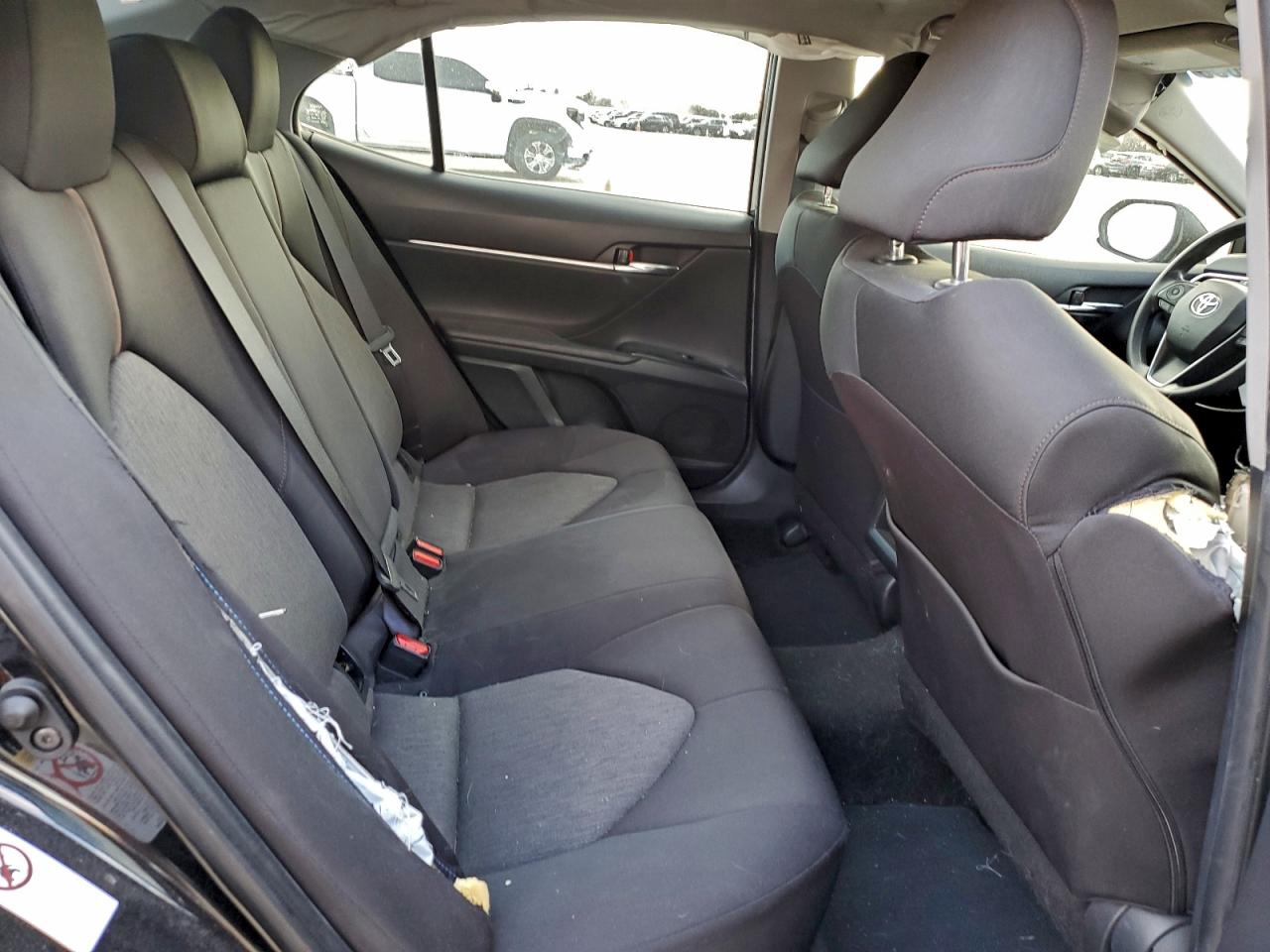 Toyota Camry L Image 10