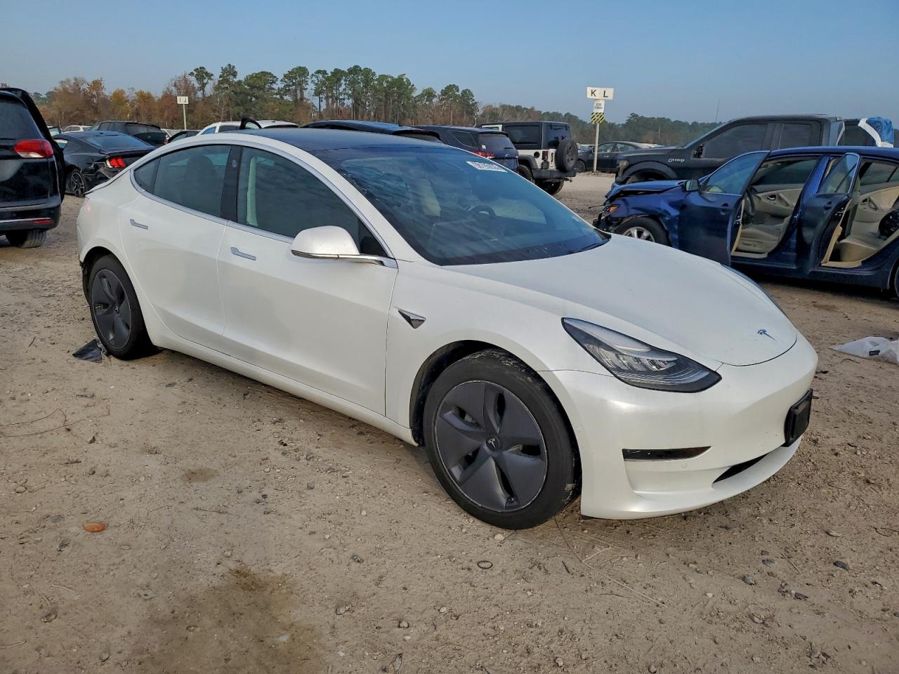 Tesla Model 3 Image 13