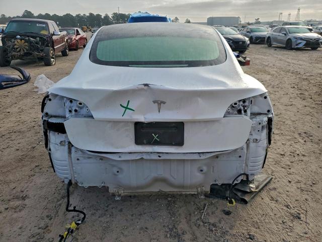 Tesla Model 3 Image 5