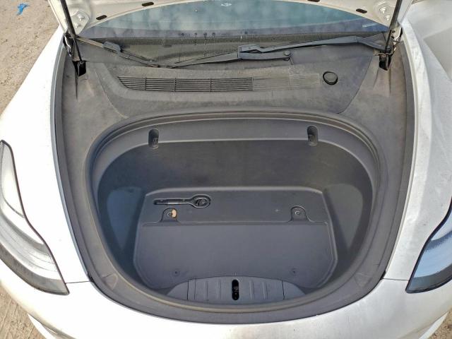 Tesla Model 3 Image 10