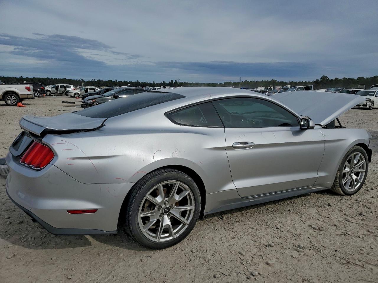 Ford Mustang Image 8