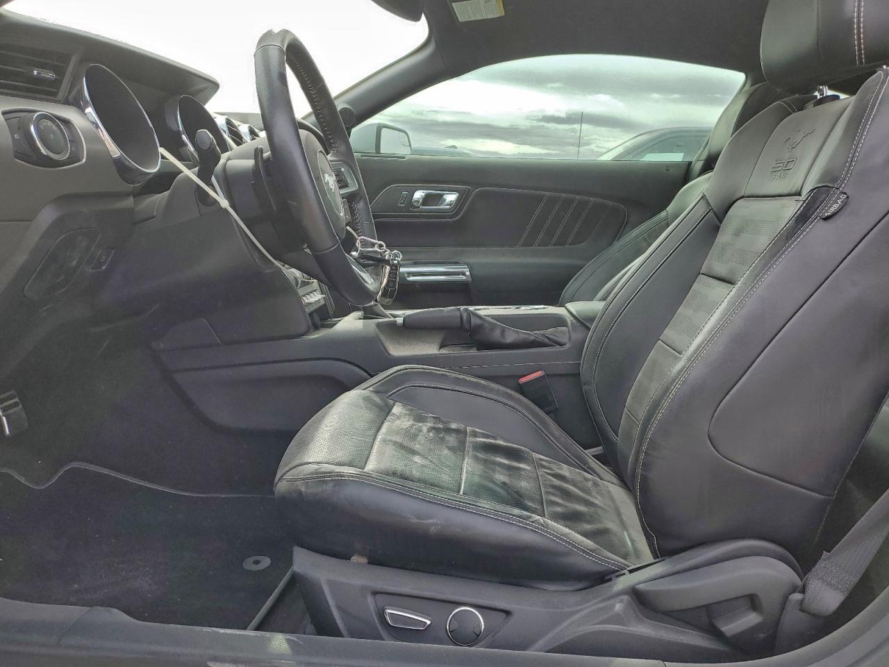 Ford Mustang Image 6