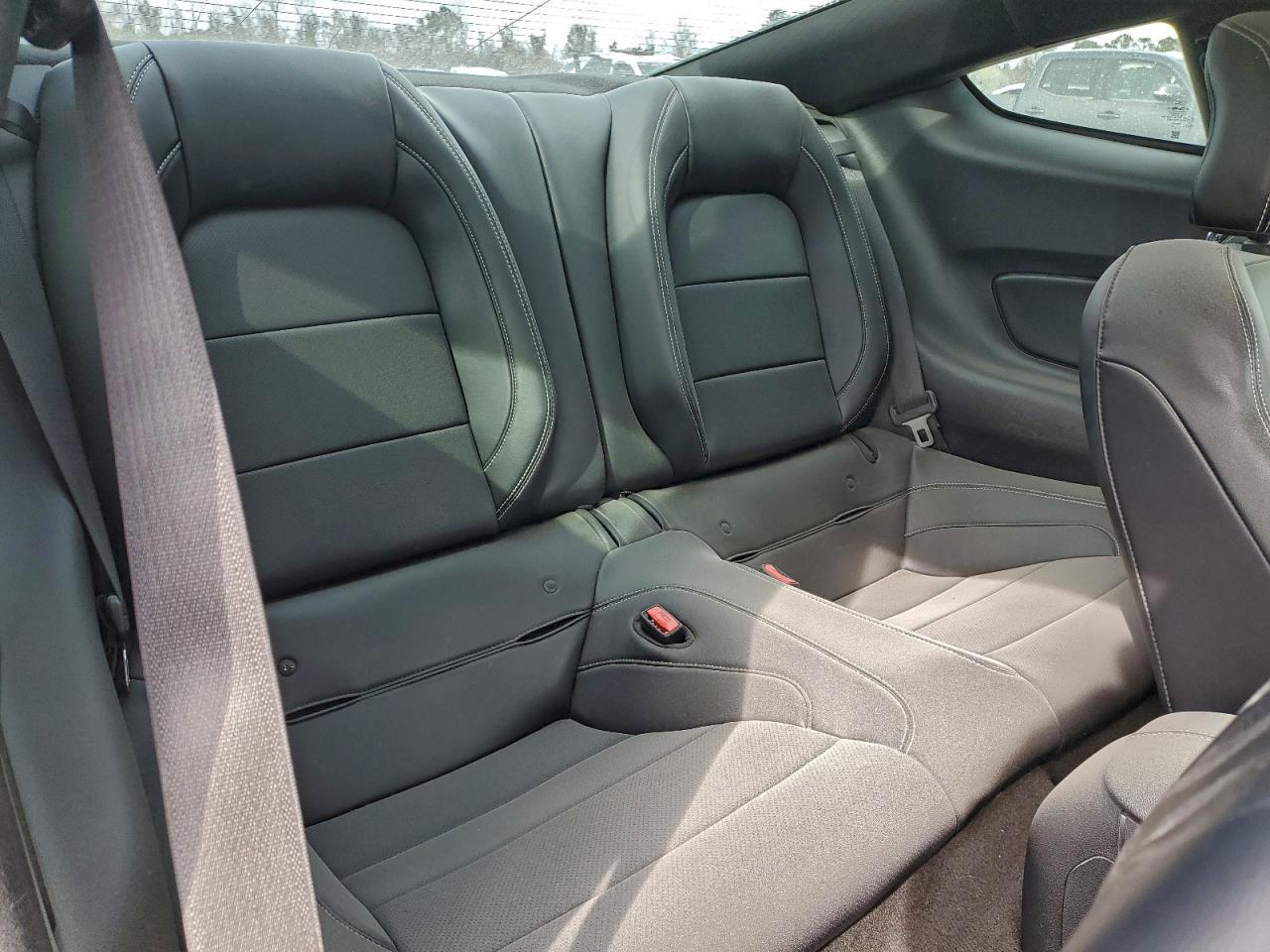 Ford Mustang Image 13