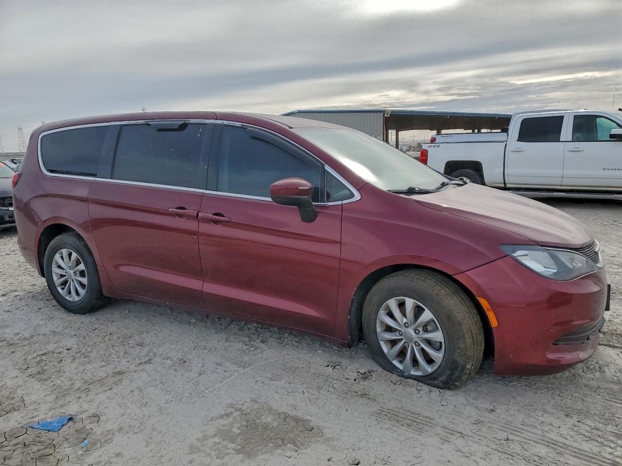Chrysler Pacifica Touring Image 5