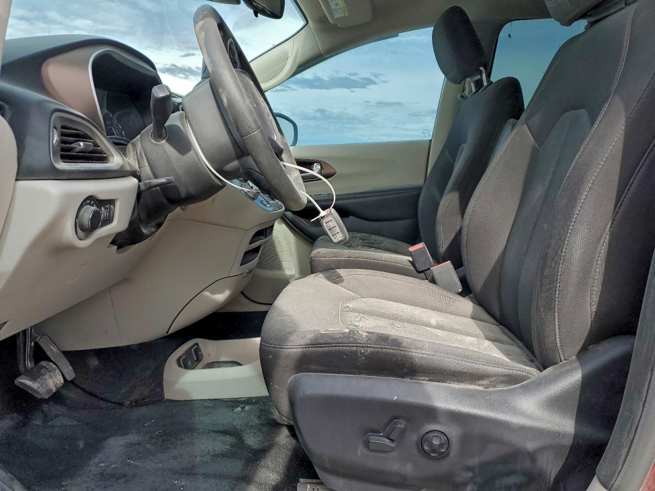 Chrysler Pacifica Touring Image 8